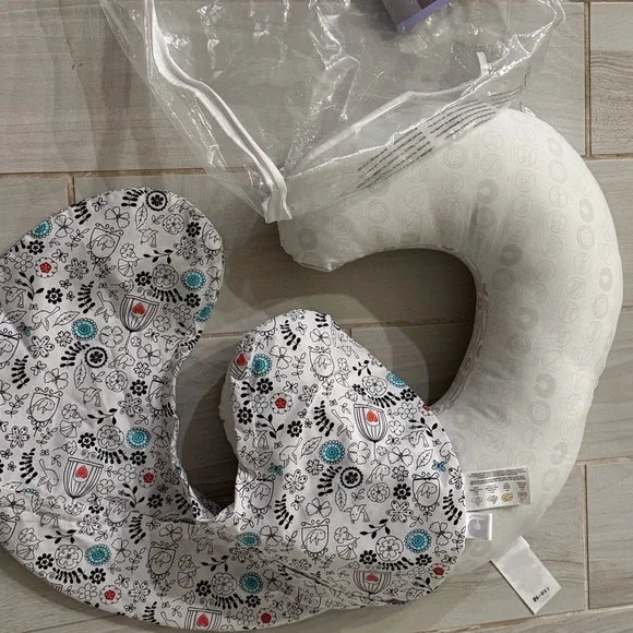 Boppy Nursing Pillow and infant support - Picture 3 of 3